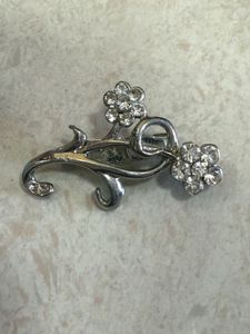 Assorted Decorative Brooches &amp; Pin Set