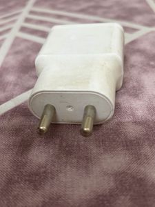 Samsung Adaptive Fast Charging travel adapter