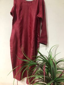 Red Maroon Silk Kurta With Pipin In Front