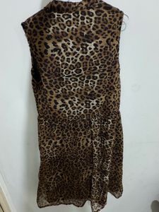 Chic Leopard Print Sleeveless Dress
