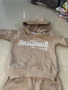 Comfortable Hoodie with "Great Thinker" Print
