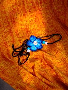 Blue Flower neckpiece 💙🤍