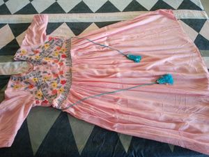Freebies❤️&amp; Floral Embroidered Pink Kurta