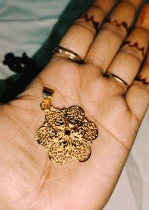 Exquisite Gold-Tone Floral Pendant