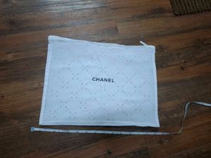 chanel pouch