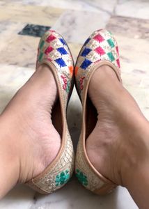 Phulkari style jutti