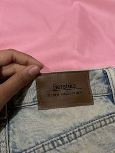 Light Wash Ripped Jeans