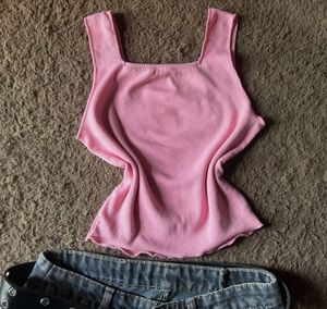 Cute pink top 🎀