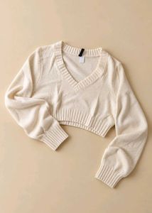 CREAM V-NECK CROPPED KNIT SWEATER