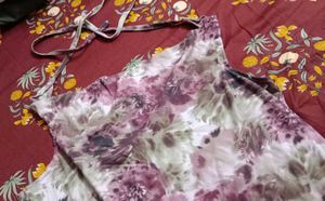 L size SHEIN Floral Halter Neck Crop Top
