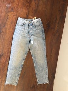 H&amp;M Blue Jeans Size 28