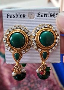 Beautiful Traditional Necklace And Earrings
