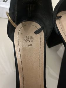 Chic Black Twist Detail Heels