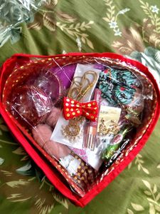 Beautiful Heart-Shaped Jewelry Box Gift Set