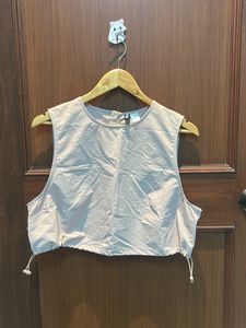 H&amp;M Sleeveless Cropped Top