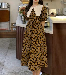Vintage Style Collared Floral Dress