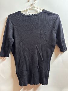 Chic Black Ribbed V-Neck Top