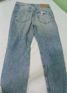 H&amp;M Distressed Light Wash Mom Jeans