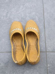 Yellow Ethnic Juttis