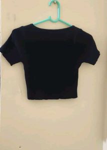 Basic Black Cropped T-Shirt