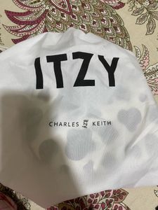 itzy by charles and keith- slightly use