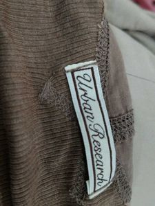 Brown V-Neck 3/4 Sleeve Top