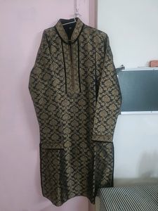 Elegant Patterned Kurta