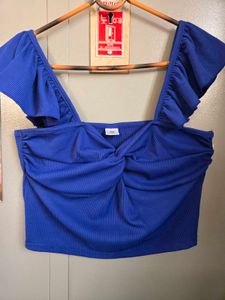 Front twisted crop top