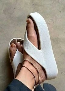 Comfortable White Flip Flops
