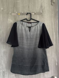 Chic Black &amp; White Patterned Top