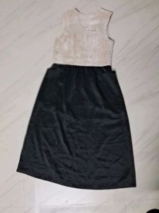 Chic Sleeveless V-Neck Dress