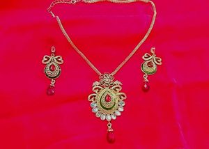 Exquisite Kundan Necklace Set