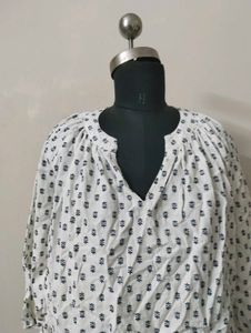 Chic Printed V-Neck Blouse