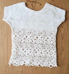 ethnic skirt with free white lace top