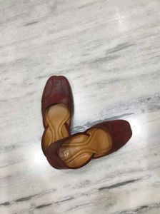 Elegant Maroon Juttis/Flats