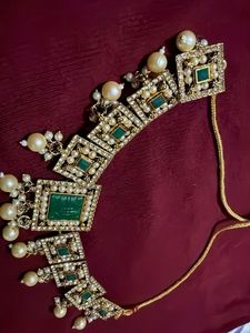 Exquisite Emerald &amp; Pearl Necklace Set