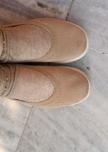 Very Light And Comfortable.