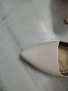 Cream Pencil Heel 👠