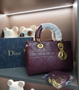 CHRISTIAN DIOR