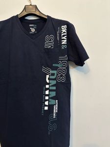 Men's Navy Blue V-Neck Graphic T-Shirt 🇩🇪