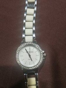 Gucci Watch - Elegant &amp; Stylish