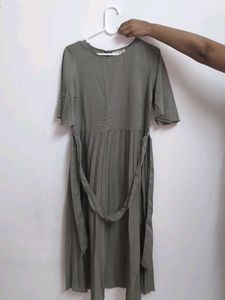 Elegant Pleated Midi Dress