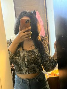 Stylish Leopard Print Crop Top🐆🌟💯