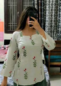 Chic White Kurta with Floral Print