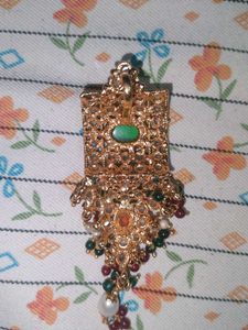 Traditional Kundan Pendant with Green Stone &amp; Pear