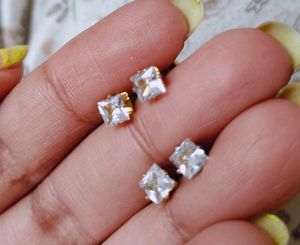 Unisex ad stone Studs