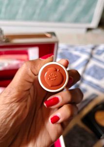 Too faced lipstick peach kiss ❤️