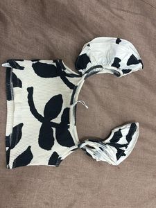 This top is super cute — the puff sleeves + bold p