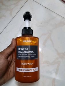 Kundal Honey & Macadamia Body Wash