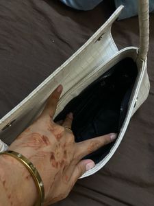 Chic White Croc Embossed Shoulder Bag